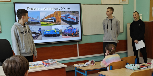 Chłopcy z klasy VIII B prpwadzą zajęcia w klasach trzecich (17).png