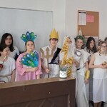 uczniowie SP 43 jako olimpijscy bogowie  (1).jpg