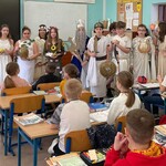 uczniowie SP 43 jako olimpijscy bogowie  (2).jpg