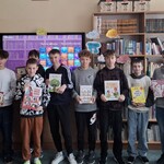 VIB z książkami o dobrym wychowaniu.jpg