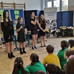 8 Występ dziewcząt z zespołu muzycznego Gadu-Gadu (3).jpg