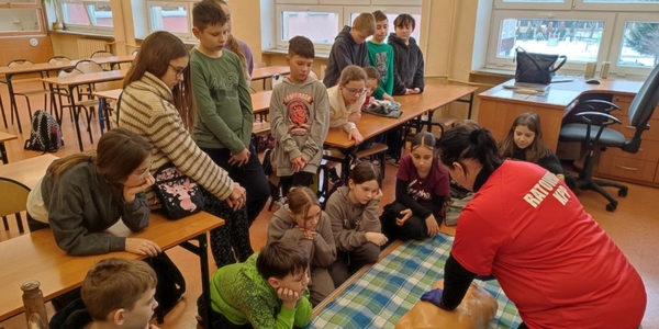 warsztaty pierwszej pomocy - uciski i oddechy.jpg