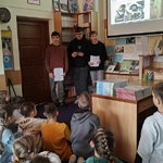 Uczniowie prezentują pokaz Mechanik - zawód z pasją (4).jpg