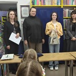 3 laureatka z jury na konkursie booktalking (2).jpg