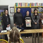 3 laureatka z jury na konkursie booktalking (1).jpg