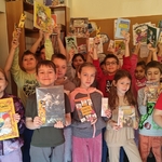 Dzieci z klasy III po zajęciach w bibliotece (2).jpg