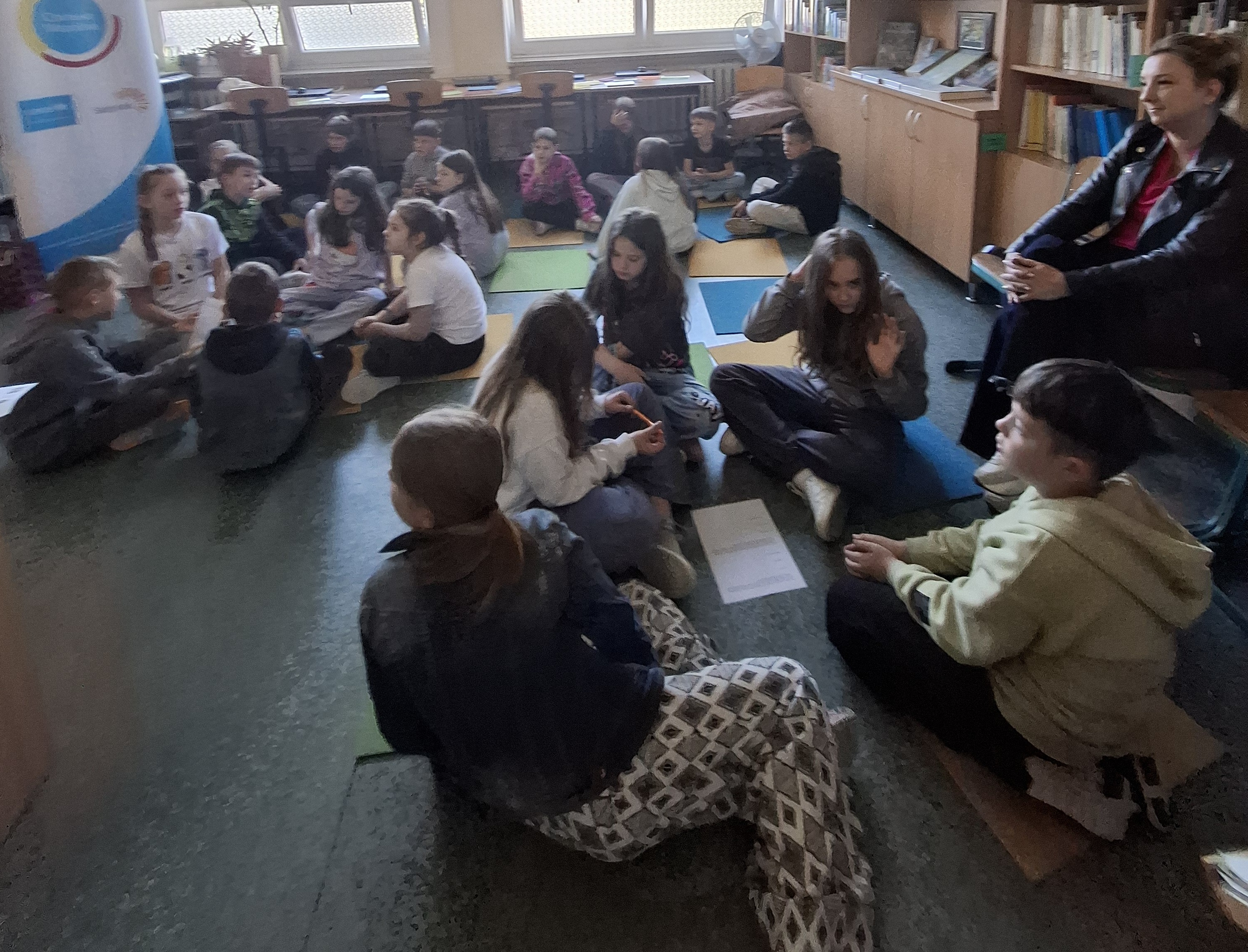 Klasa IIIb podczas warsztatów-praca w grupach__.jpg