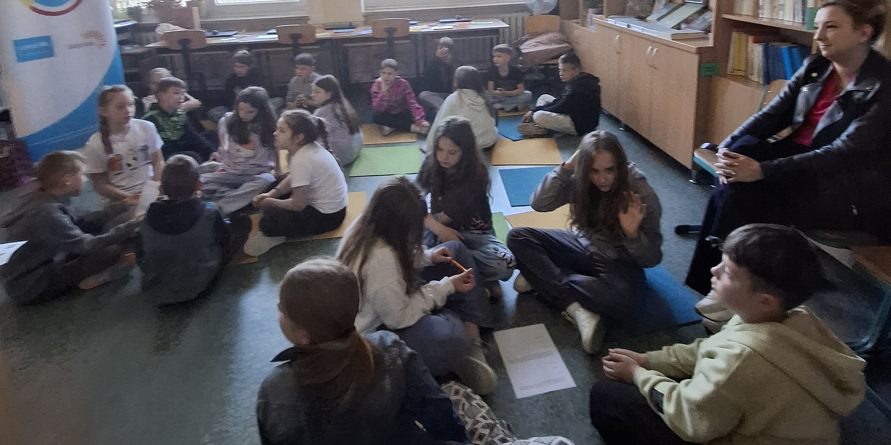 Klasa IIIb podczas warsztatów-praca w grupach__.jpg