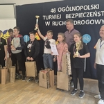 8 Laureaci z SP 43 z opiekunami.jpg