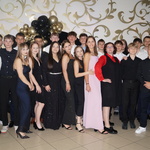 Klasa VIII C z wychowawcą.JPG