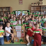 Dzieciom z klas trzecich czyta kierownik Filii nr 8 Książnicy Podlaskiej (9).jpg