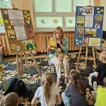 5 Dzieciom ze świetlicy czyta konsultantka CEN w Białymstoku (5).jpg
