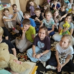 5 Dzieciom ze świetlicy czyta konsultantka CEN w Białymstoku (20).jpg