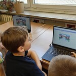 Dzieci ze świetlicy podczas gry Wylosuj i zastosuj (4).jpg