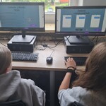 Uczniowie klas VII - VIII w wirtualnym escaperoomie przygotowanym przez cyberliderów (2).jpg