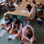 4 Dzieci czytają..jpg