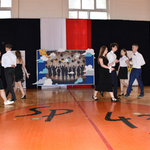 8 Polonez w wykonaniu uczniów klas VIII (3).png