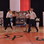 8 Polonez w wykonaniu uczniów klas VIII (4).png