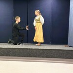4 młodzi aktorzy na scenie (2).jpg
