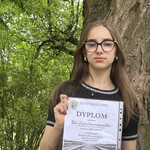 Laureatka z dyplomem.JPEG