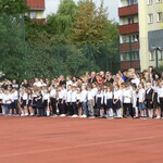 Uczniowie klas I-III na rozpoczęciu roku szkolnego (3).JPG