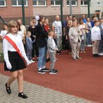 Poczet sztan darowy podczas inauguracji roku szkolnego