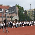 Uczniowie klas IV-VIII podczas inauguracji roku szkolnego (1).JPG