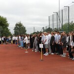 Uczniowie klas IV-VIII podczas inauguracji roku szkolnego (2).JPG
