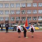 Poczet sztan darowy podczas inauguracji roku szkolnego