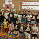 2 Narodowe Czytanie 2025 - SP 43 pod szkolną gazetką klasa VI D.png