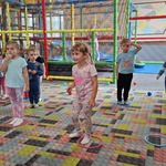 14 Dzieci bawią się w Lodowe Figurki.jpg