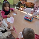 19 Dieci kolorują serduszka.jpg