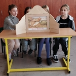 eWiktoria Helena, Kornelia i Magda z VII c z teatrzykiem kamishibai (13).jpg