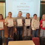 Uczniowie wyróżnieni w konkursie plastycznym.jpg