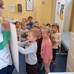 Dzieci w gabinecie pani pielęgniarki (2).jpeg