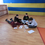 Uczniowie komponują zdrowy posiłek (1).JPG