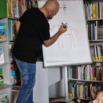 2a Tomasz Samojlik uczy jak rysować bohaterów jego książek (44).png