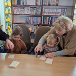 3 Krasnoludki poznają pieczątki biblioteczne (1).png