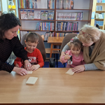 3 Krasnoludki poznają pieczątki biblioteczne (2).png