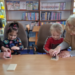 3 Krasnoludki poznają pieczątki biblioteczne (4).png