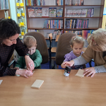 3 Krasnoludki poznają pieczątki biblioteczne (3).png