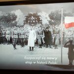 1 Fragment filmu otwierającego uroczystą akademię.jpg