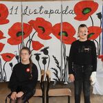 2 Hanna i Gabriel w czarnych strojach grają w dramatycznej scenie pt. Ona i On.JPG