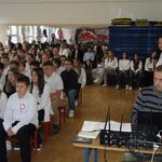 5 Pan Adam reżyseruje dżwięk w tle nauczyciele i uczniowie.JPG