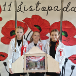 1 Dziewczynki z Klubu PmP z teatrzykiem kamishibai Niepodległa (0).png