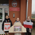 Dziewczynki z Klubu PmP przed prezentacją teatrzyku w PS 50.png