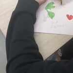 Uczniowie pracują nad łańcuchem słów dających nadzieję  (3).JPG
