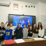 1. Uczniowie z kl. VI d na lekcji muzyki_.jpg