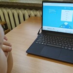 uczniowie grają w grę Freerice (1).jpg