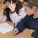 Uczniowie sporządzają mapy myśli (2).jpg